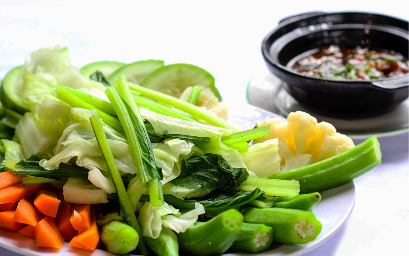 Người vừa cắt amidan nên ăn nhiều rau củ hấp (luộc mềm) để bổ sung vitamin, chất xơ và khoáng chất cho cơ thể