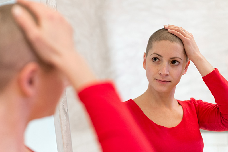 Tình trạng rụng tóc và mọc tóc sau khi hóa <a href='https://medlatec.vn/tin-tuc/cac-phuong-phap-dieu-tri-ung-thu-tot-nhat-hien-nay-s91-n20027'  title ='trị ung thư'>trị ung thư</a> sẽ khác nhau ở mỗi người
