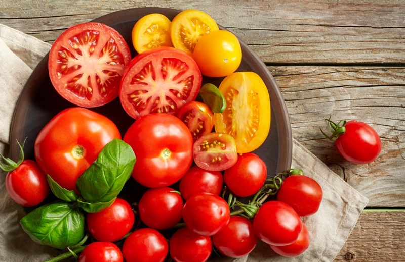 Chất lycopene cùng vitamin C trong cà chua giúp bảo vệ võng mạc của mắt hiệu quả