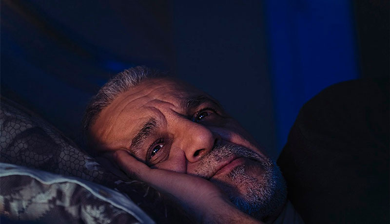 Nhiều người thắc mắc vì sao càng lớn tuổi càng khó ngủ?