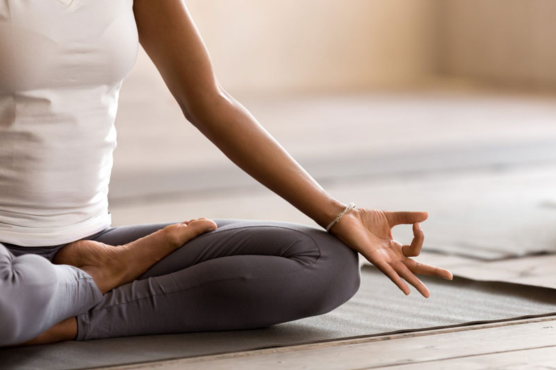 Tập yoga giúp tinh thần thoải mái, vui vẻ hơn