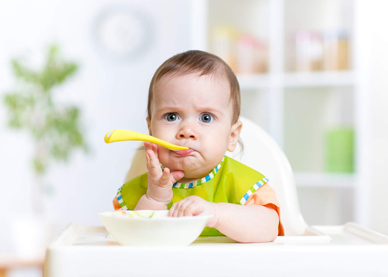 Chán ăn, quấy khóc,... là những triệu chứng dễ nhận thấy trong các bệnh đường tiêu hóa thường gặp ở trẻ em