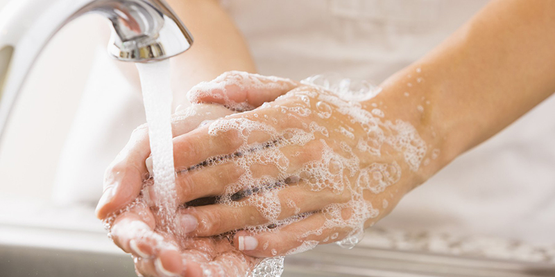 Giữ vệ sinh chân tay sạch sẽ, rửa bằng xà phòng để phòng tránh bệnh tay chân miệng