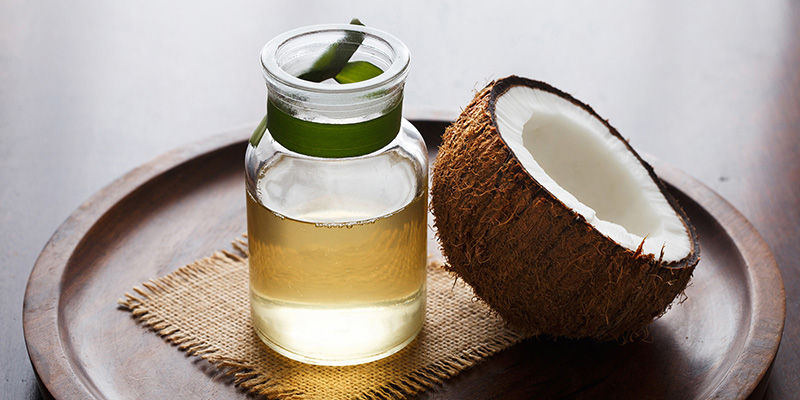 Người bị viêm nang lông nên sử dụng dầu dừa để giảm viêm nhiễm và giúp da khỏe mạnh