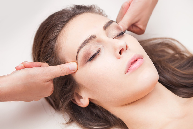 Massage thường xuyên cho mắt sáng khỏe 