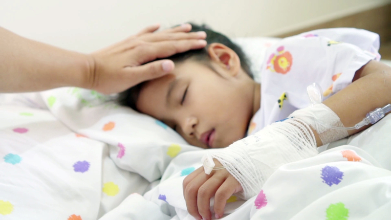 Trẻ bị nhiễm khuẩn tiết niệu thường sốt cao