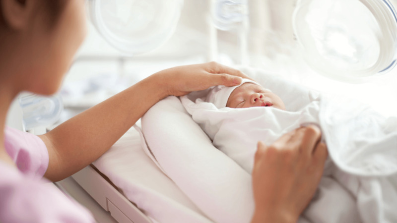Trẻ sơ sinh được siêu âm tim sớm để sàng lọc bệnh tim bẩm sinh