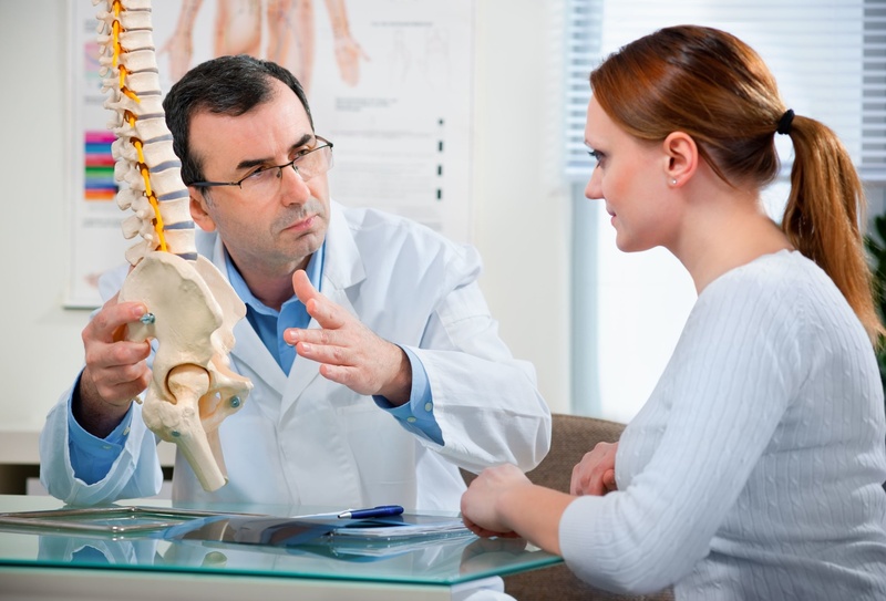 Để phân biệt thiếu xương và loãng xương, bác sĩ sẽ thực hiện đo mật độ xương BMD