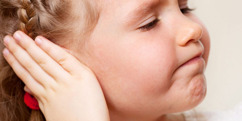 Theo các thông số điều tra, có khoảng 50% trẻ mắc phải các triệu chứng nhiễm trùng tai ít nhất một lần trong năm đầu đời