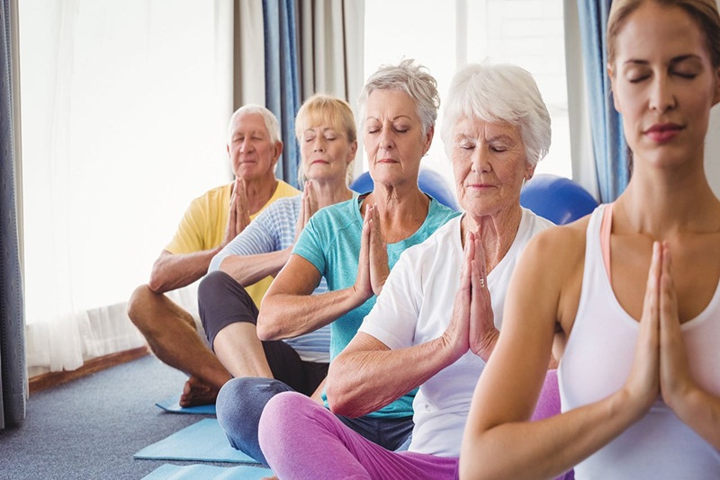 Người cao tuổi nên vận động nhẹ nhàng để rèn luyện sức khỏe