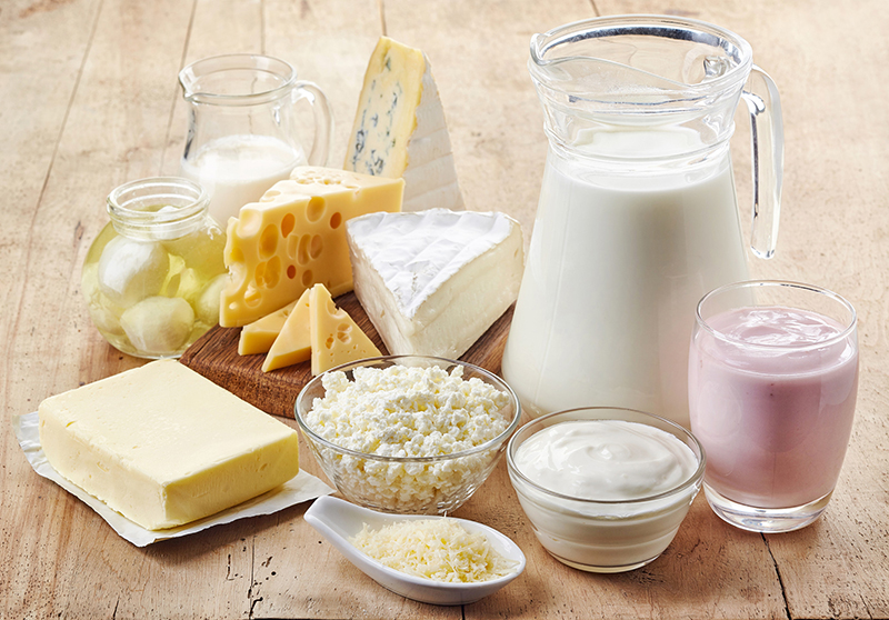 Để xương khớp chắc khỏe hơn, bạn nên sử dụng sữa và các sản phẩm từ sữa như: phô mai, sữa chua,…
