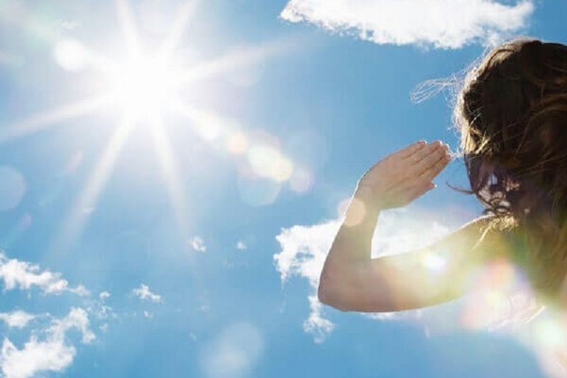 Tiếp xúc với ánh nắng mặt trời làm tăng nguy cơ nổi mụn thịt