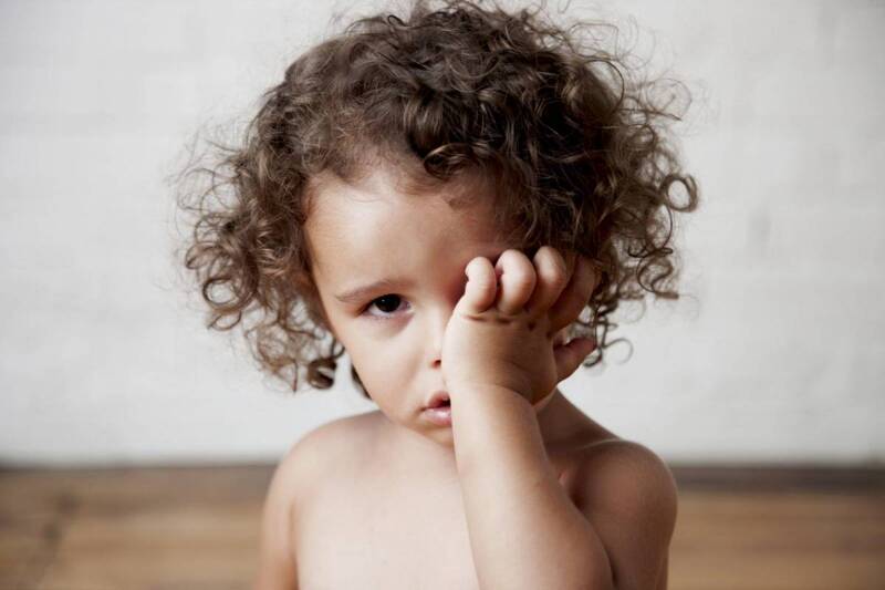Trẻ nhỏ rất dễ bị viêm kết mạc mắt