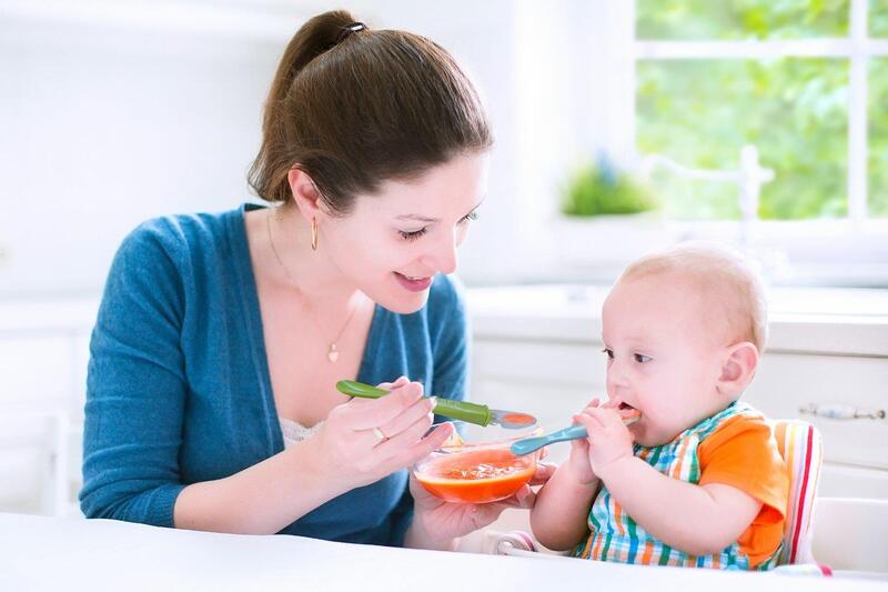 Trẻ bị viêm mũi họng cấp nên ăn các loại thức ăn mềm, dễ nuốt