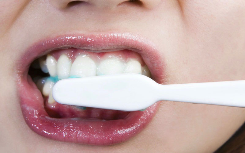Tụt lợi có thể do đánh răng sai kỹ thuật