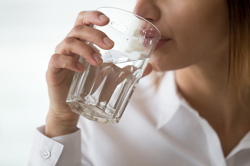 Liên tục khát nước là một trong các dấu hiệu của bệnh tiểu đường