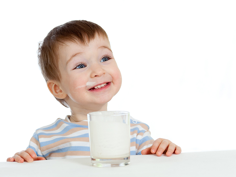 Sữa chua hoặc những loại thức uống lên men là thực phẩm được hầu hết các mẹ sử dụng để bổ sung lợi khuẩn cho trẻ