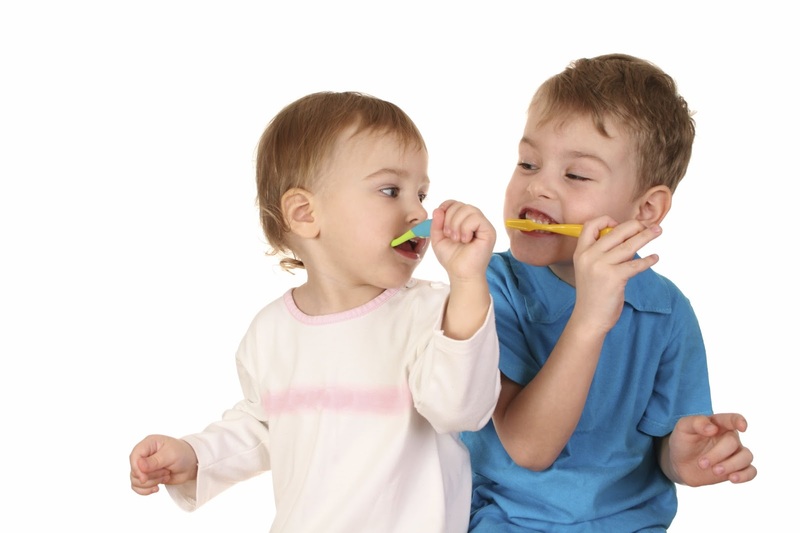 Nên tập thói quen vệ sinh răng miệng thường xuyên cho trẻ