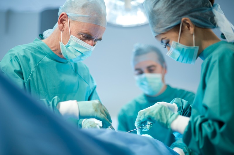 Phẫu thuật là phương pháp thường áp dụng điều trị giãn tĩnh mạch tinh