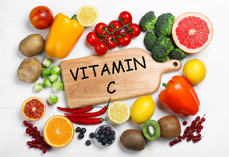 Tăng cường bổ sung các thực phẩm giàu <a href='https://medlatec.vn/tin-tuc/vai-tro-cua-vitamin-c-voi-co-the-va-cach-bo-sung-loai-vitamin-nay-hieu-qua-s195-n18223'  title ='vitamin C'>vitamin C</a>