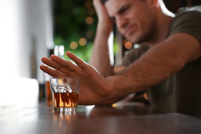 Nam giới cần tránh xa rượu bia và các chất kích thích để vết thương nhanh lành lặn 