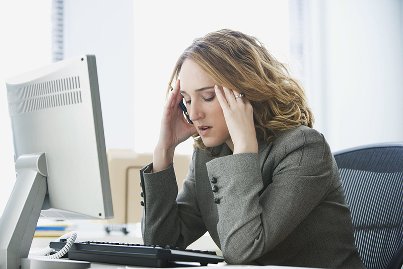 Nứt kẽ hậu môn gây ảnh hưởng đến tâm lý và tinh thần khiến người bệnh khó tập trung vào công việc
