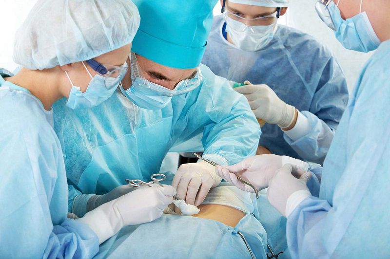 Phẫu thuật cắt bỏ bàng quang - một trong các phương pháp điều trị ung thư bàng quang đang được áp dụng hiện nay