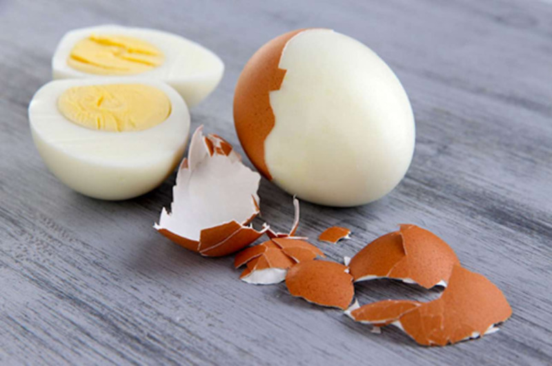 Lòng trắng trứng gà ít cholesterol giàu choline