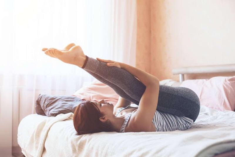 Tập nhẹ trước khi đi ngủ có thể giúp bạn giảm cân