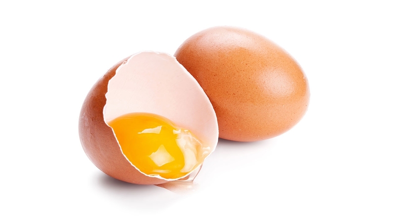 Nhiều người có sở thích ăn trứng gà sống hoặc tái