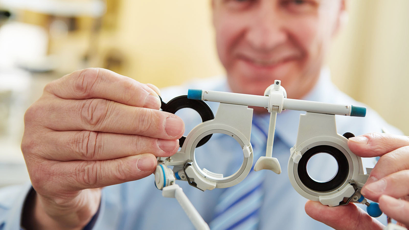 Sau phẫu thuật lão thị người bệnh cần chăm sóc mắt đặc biệt
