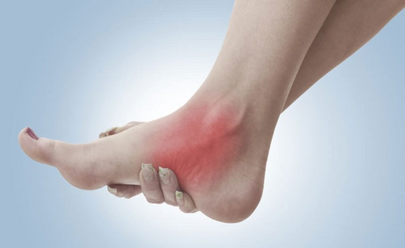 Bệnh nhân thường cảm thấy đau nhức khi cổ chân bị va đập
