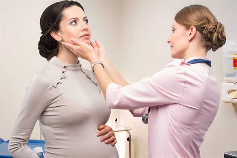 Có thai khi đang điều trị bướu giáp cần được bác sĩ theo dõi kỹ lưỡng