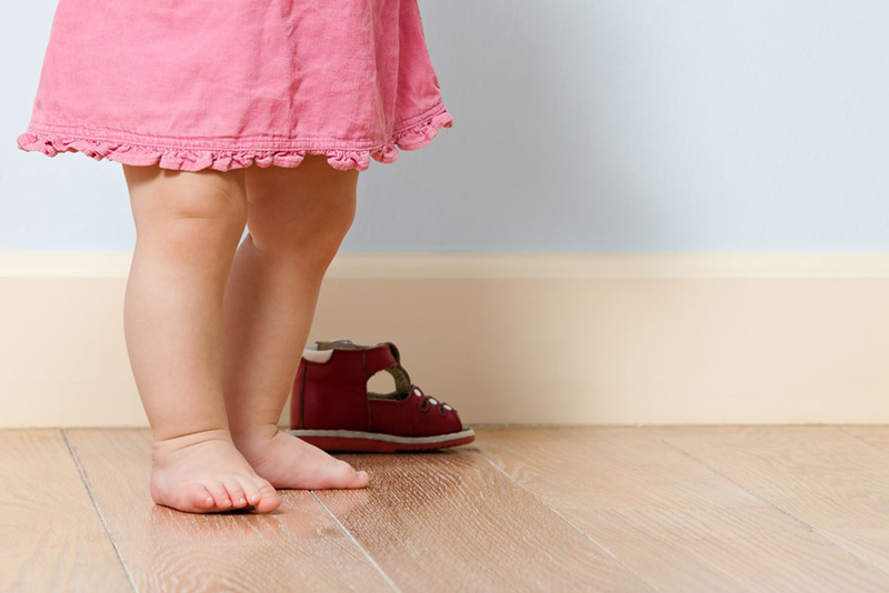 Bàn chân bẹt ở trẻ gây ảnh hưởng đến vận động