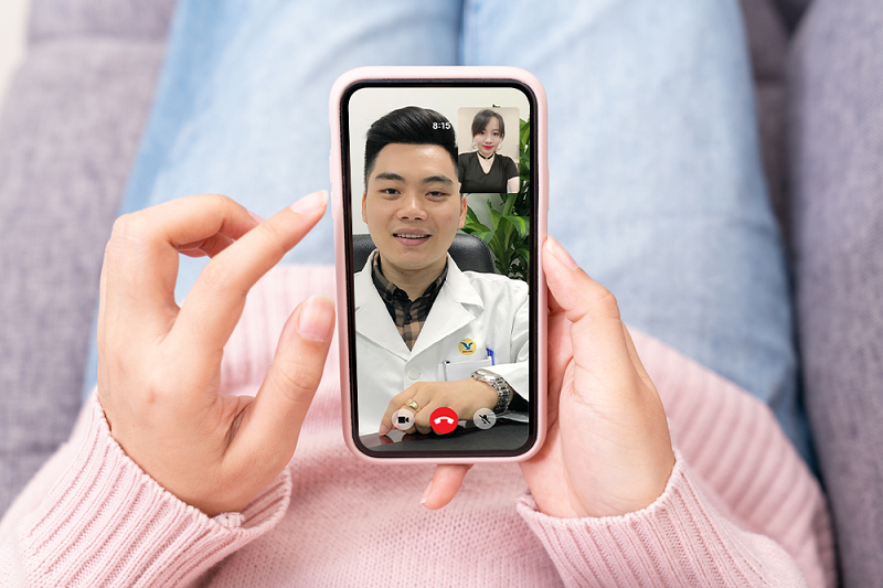 Chỉ với một chiếc smartphone có kết nối internet, người dân đã có thể dễ dàng kết nối với các chuyên gia, bác sĩ để được giải đáp mọi băn khoăn về sức khỏe