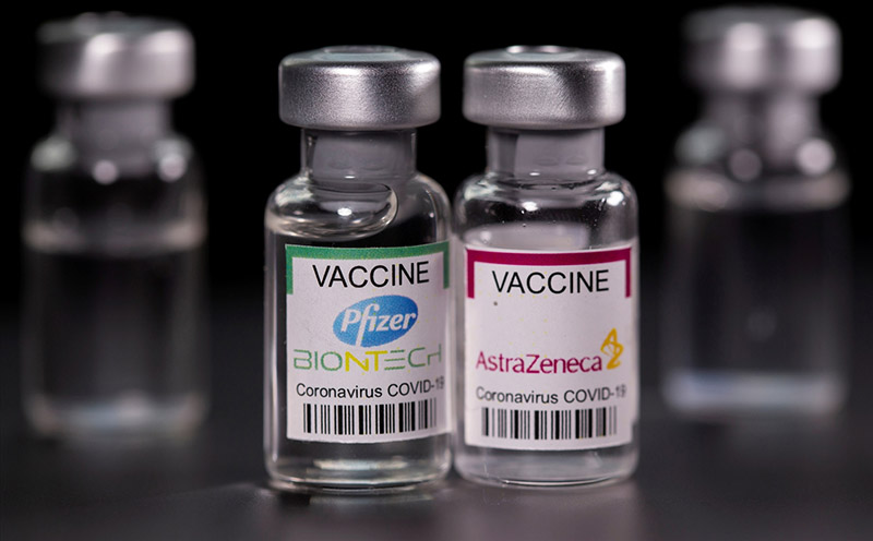 So sánh vắc xin COVID-19 Pfizer và Astrazeneca để hiểu hơn về hai loại này