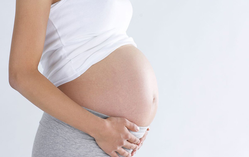Phụ nữ mang thai và cho con bú là những đối tượng sẽ phải hoãn việc tiêm phòng vì có nguy cơ ảnh hưởng đến sức khỏe