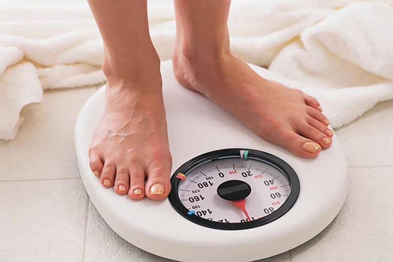 Cấy que tránh thai có thể gây tăng cân