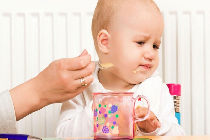 Cho trẻ ăn dặm quá sớm hoặc quá muộn có thể dẫn đến tình trạng biếng ăn