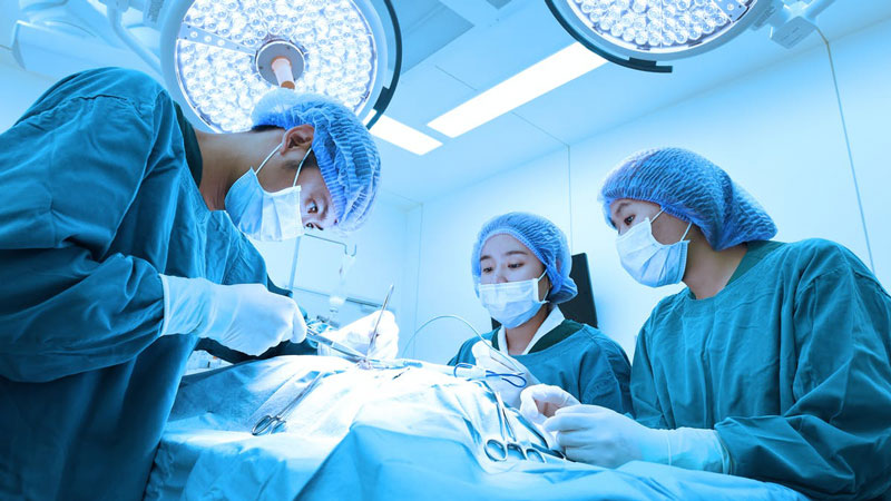 Bệnh nhân ung thư tuyến giáp phải phẫu thuật cắt bỏ