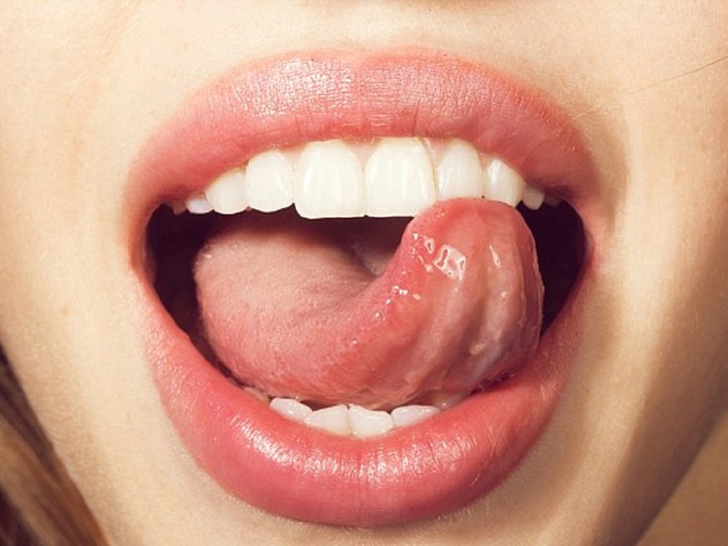 Lưỡi rất dễ tổn thương nếu vệ sinh sai cách
