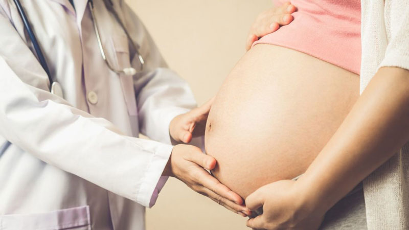 Bạn nên đi kiểm tra sức khỏe thường xuyên trong thời gian mang thai