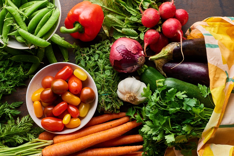 Nên ăn nhiều rau củ quả để cân bằng muối trong cơ thể
