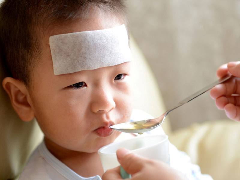 Trẻ khi sốt và sau sốt cần có chế độ ăn tốt hồi phục sức khỏe