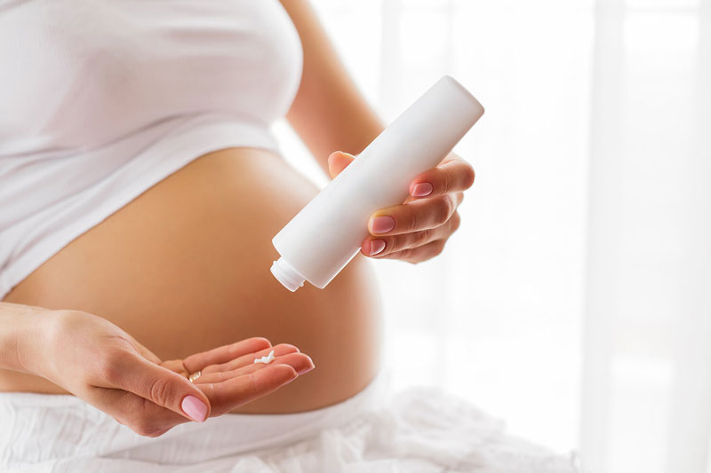 Mẹ bầu có thể dưỡng ẩm da thường xuyên
