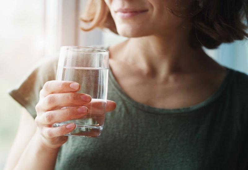 Người được tiêm chủng cần uống đủ nước cả trước và sau tiêm