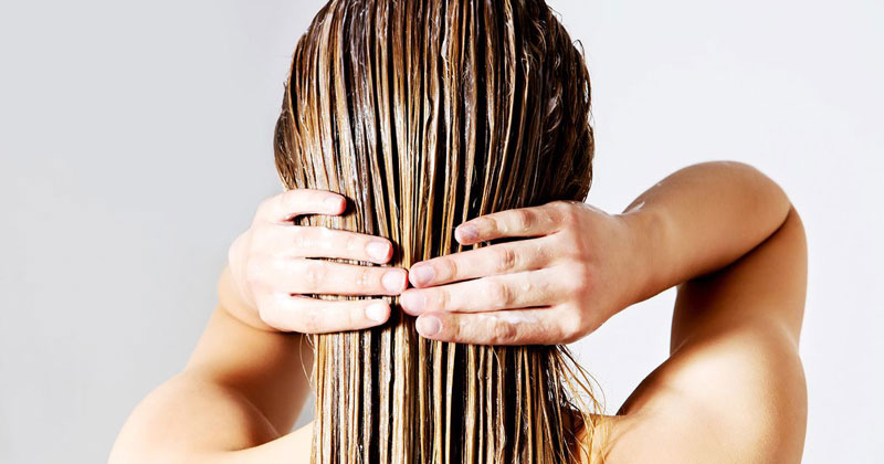 Ủ tóc bằng dầu dừa giúp mái tóc chắc khỏe hơn