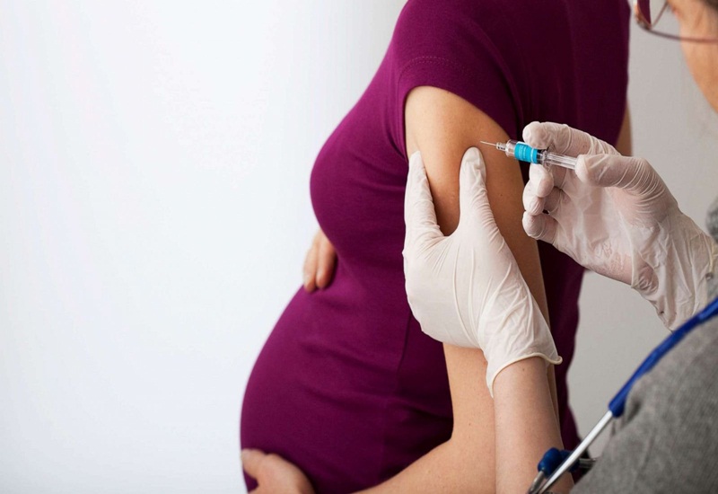 Phụ nữ mang thai từ 13 tuần trở lên cũng là một trong những nhóm đối tượng cần được tiêm phòng COVID-19