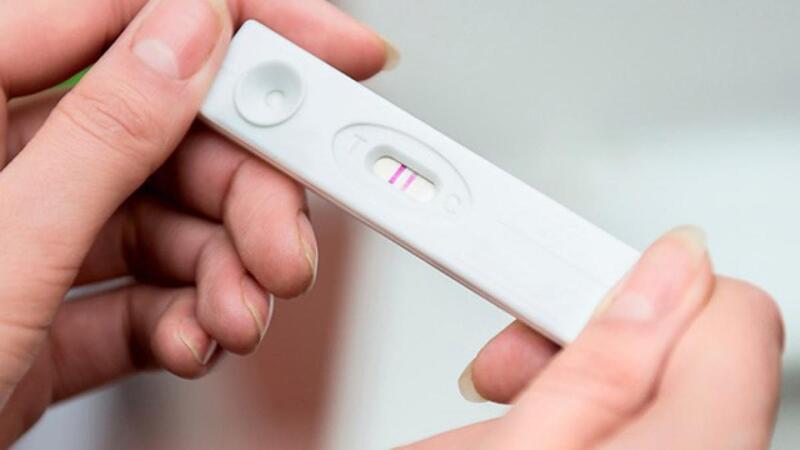 Que thử thai dựa trên phát hiện nồng độ HCG cao trong nước tiểu