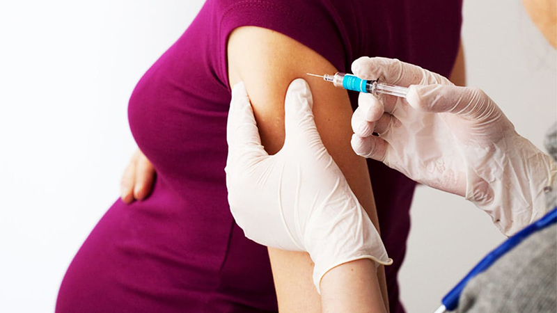 Phụ nữ mang thai và cho con bú cũng có thể tiêm vắc xin